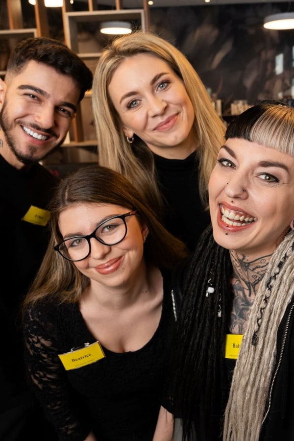 Jobs bei KLIPP Ein Selfie von drei Frauen und einem Mann