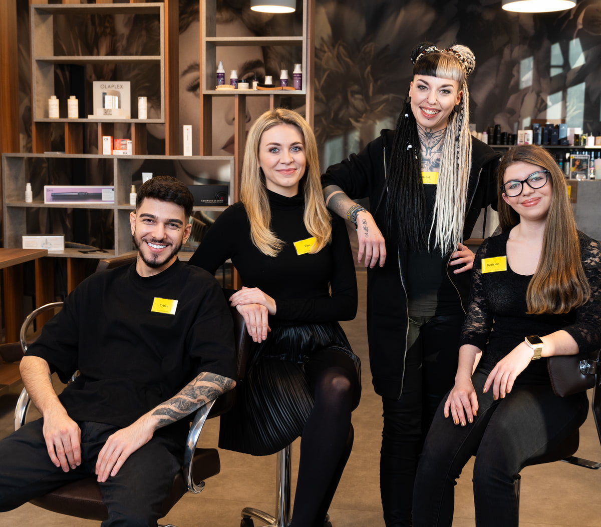 Bild-von-einem-Mitarbeiter-Team-in-einem-Salon Bild-von-einem-Mitarbeiter-Team-in-einem-Salon