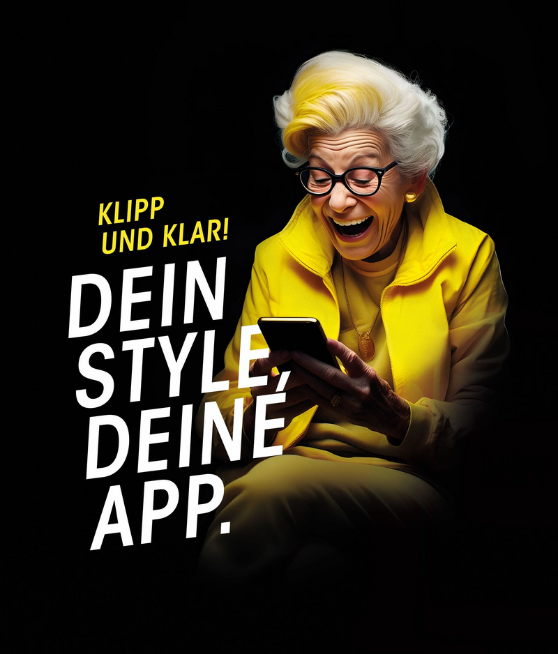 Lachende-ältere-aufs-Handy-blickende-Frau-daneben-ein-Spruch-mit-Klipp-und-klar-dein-Style-deine-App Lachende-ältere-aufs-Handy-blickende-Frau-daneben-ein-Spruch-mit-Klipp-und-klar-dein-Style-deine-App