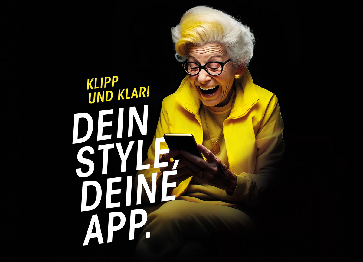 Lachende-ältere-aufs-Handy-blickende-Frau-daneben-ein-Spruch-mit-Klipp-und-klar-dein-Style-deine-App Lachende-ältere-aufs-Handy-blickende-Frau-daneben-ein-Spruch-mit-Klipp-und-klar-dein-Style-deine-App